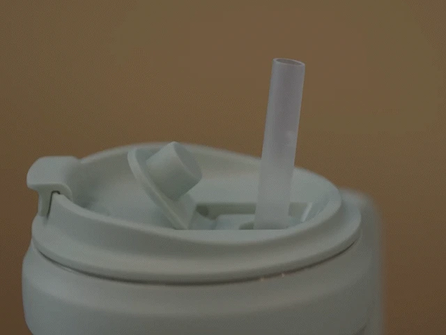 Monda straw/lid feature
